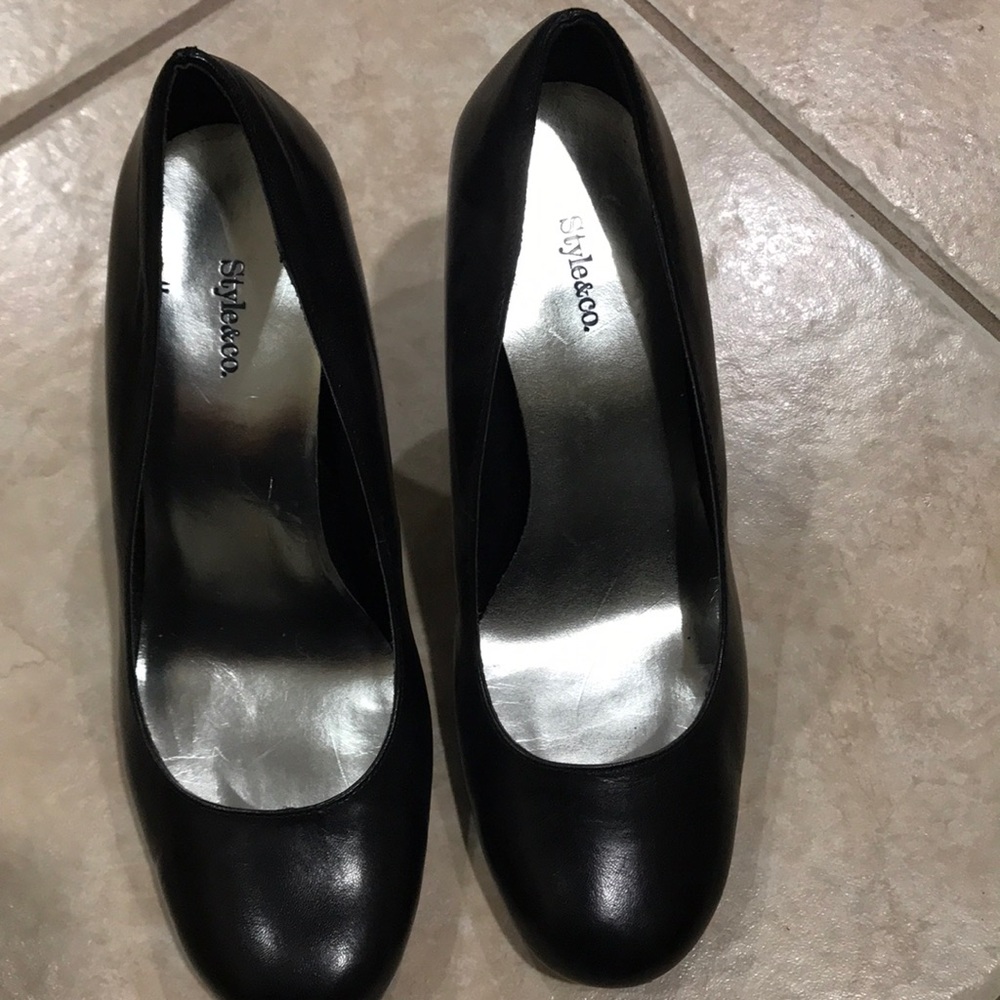 Black dressy shoes